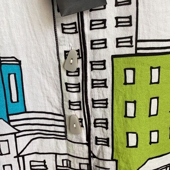 John Mark Novelty Cityscape Button Front Top M - Picture 4 of 8
